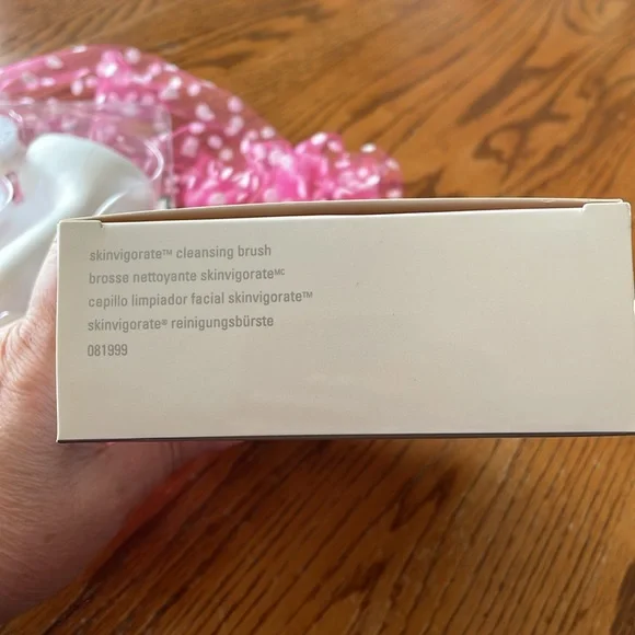 Mary Kay Skinvigorate Cleaning Brush - Picture 9 of 9